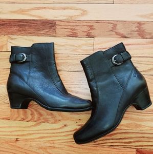 Clarks Artisan Women's boots size 9.5M